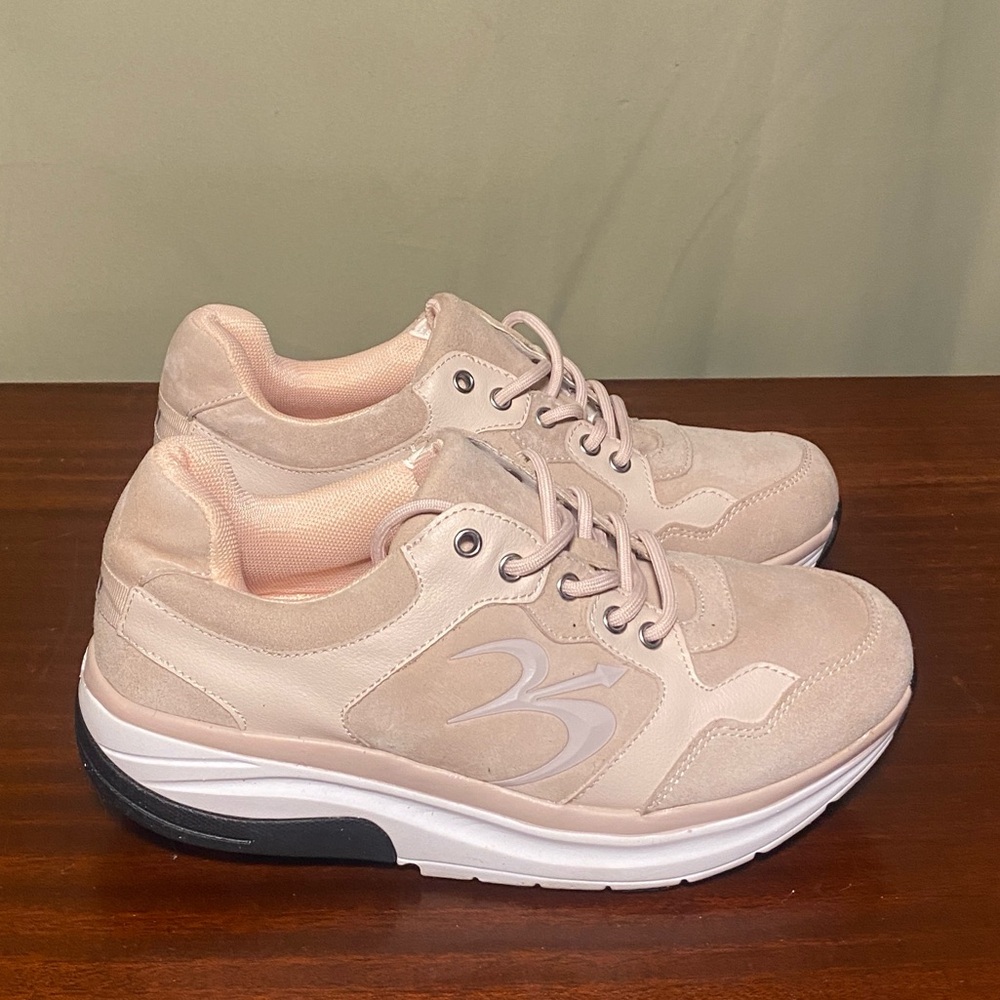 Gravity Defyer Women G-DEFY Silvanit Athletic shoe Cow Suede Leather Peach  8.5